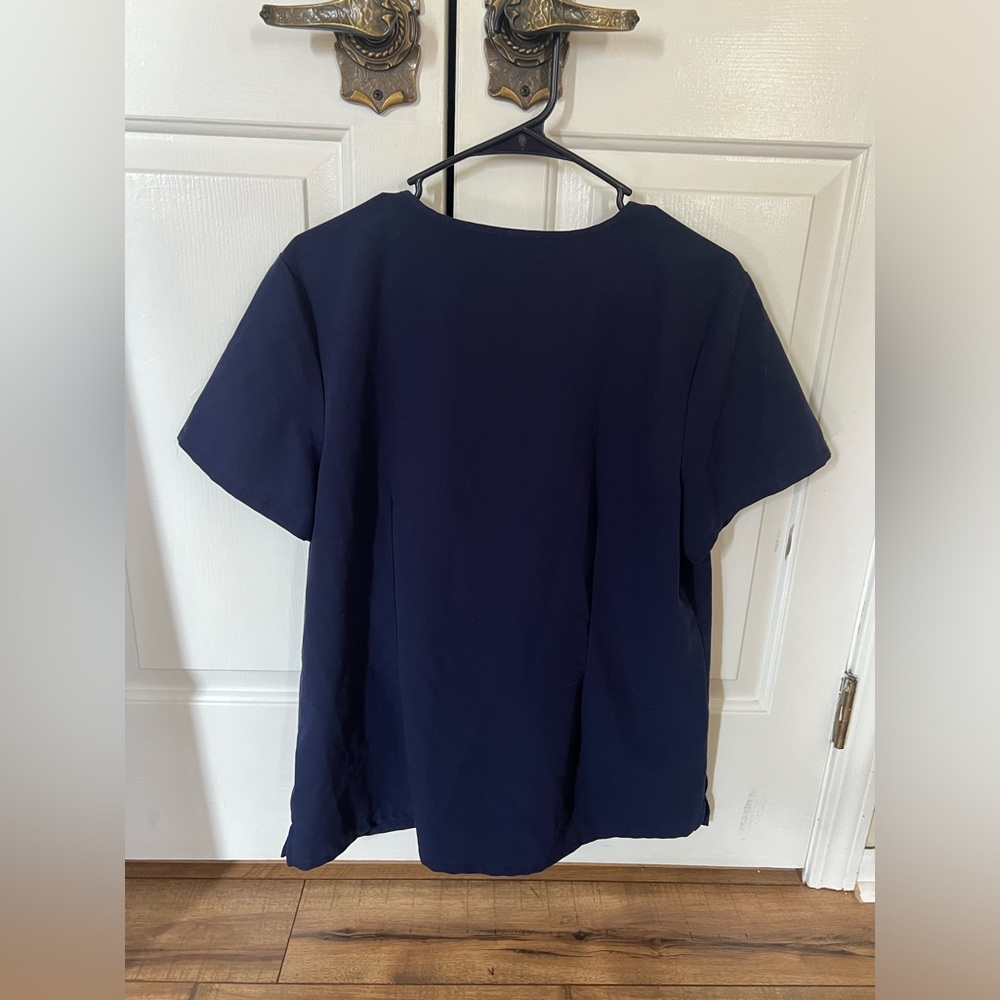 Figs Casma Three-Pocket Scrub Top™ - Picture 4 of 6